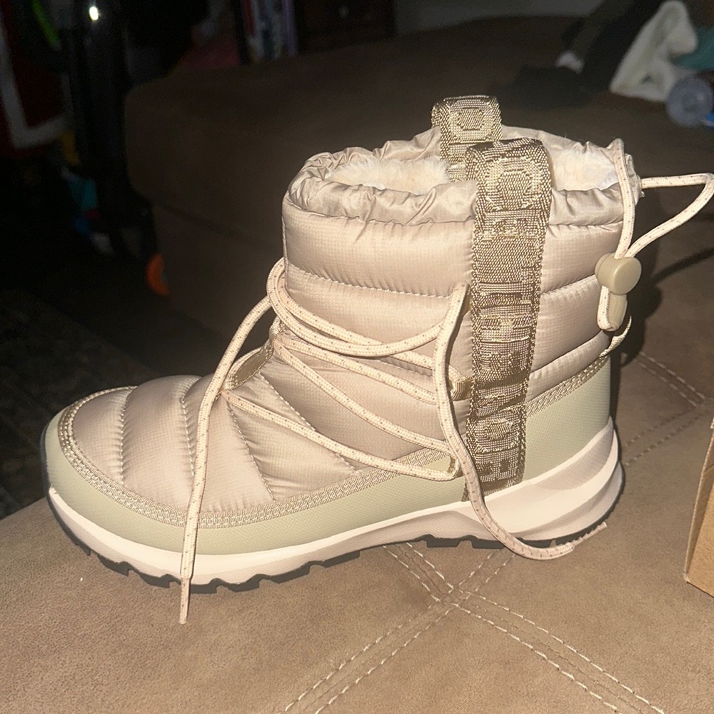 North face thermoball lace ups never worn.